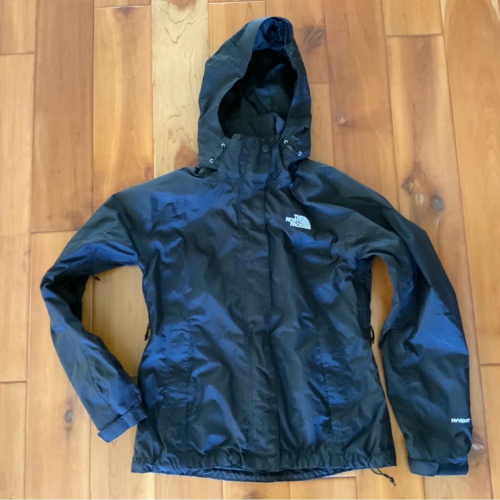 **SOLD** The North Face black Hyvent rain jacket size M - Picture 1 of 2